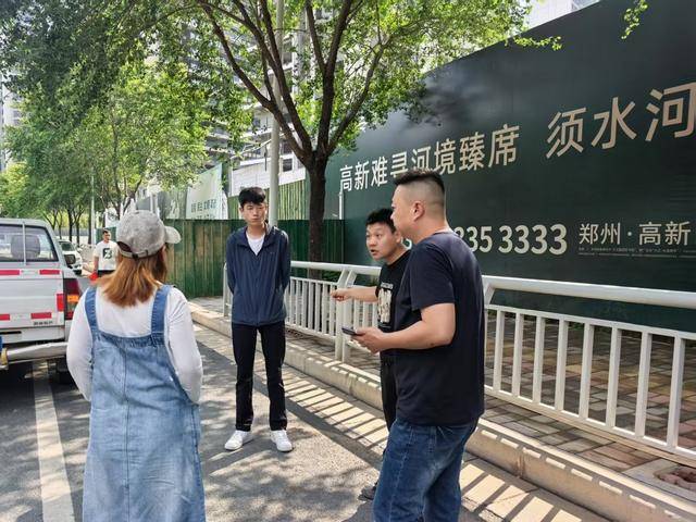 拆除違規(guī)圍擋 還路于民:pvc圍擋