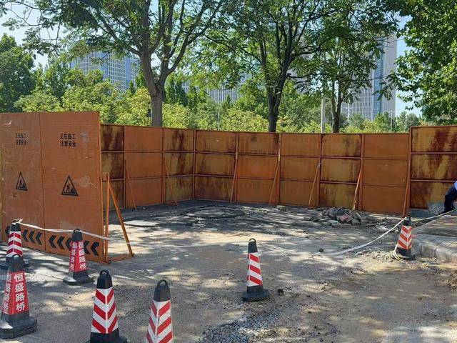 取締違規(guī)占道圍擋 暢通城市道路:pvc圍擋