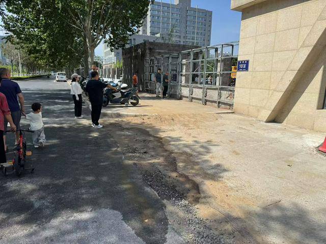 取締違規(guī)占道圍擋 暢通城市道路:pvc圍擋