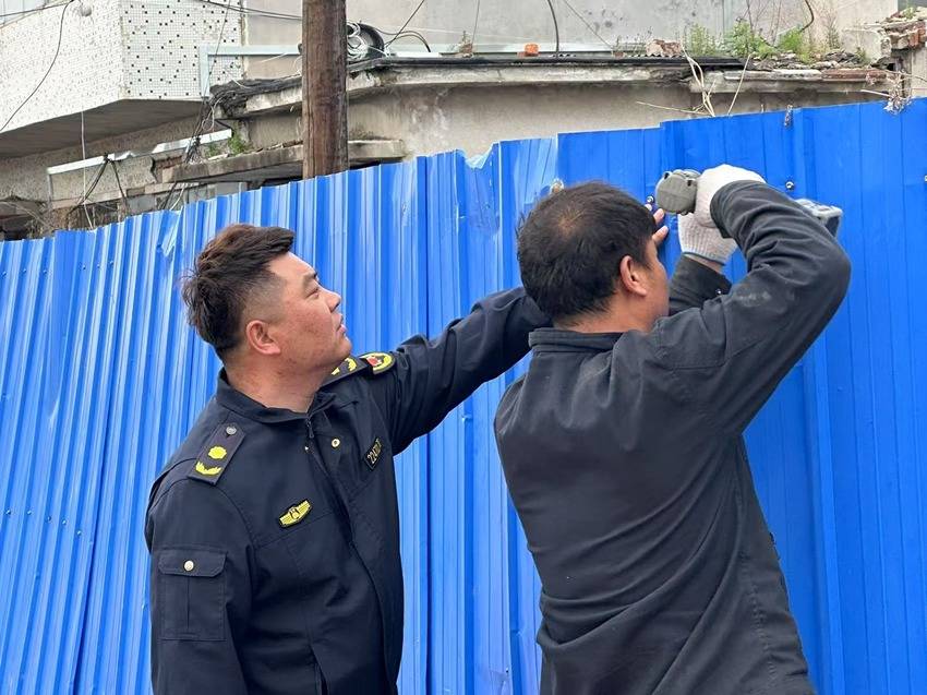 延吉:拆除圍擋 釋放空間 綠化補(bǔ)植:pvc圍擋